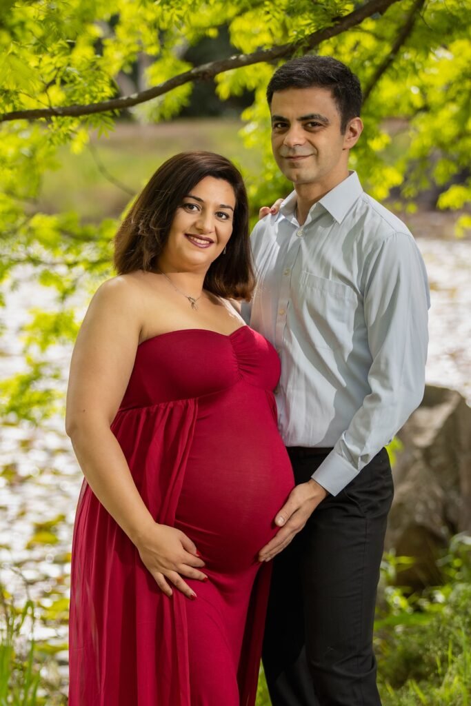 outdoor-maternity-couple-portrait-Waiting for You